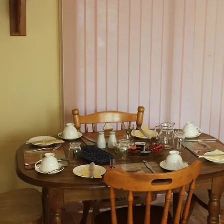 Bed and breakfast Gardenfield House H91vh02